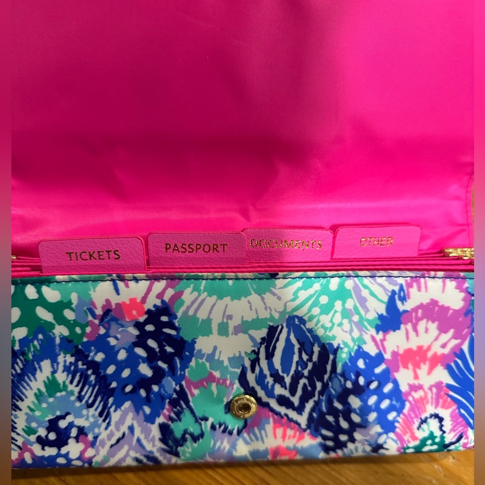 Lilly Pulitzer Colorful Patterned Travel Wallet - Picture 4 of 7